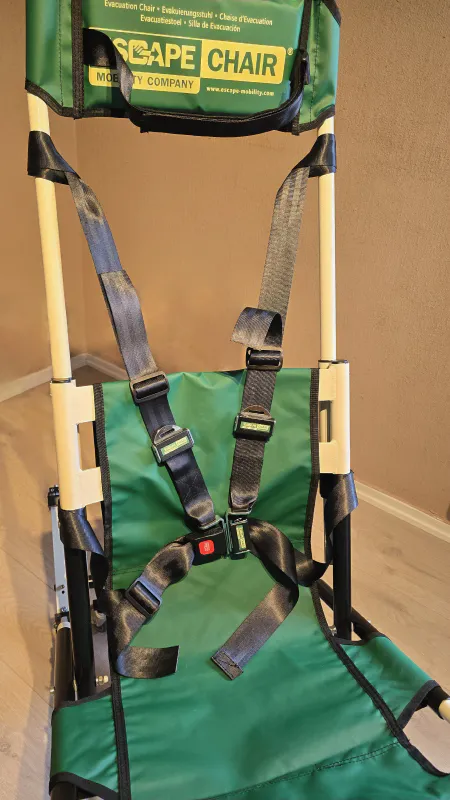 Escape Chair CF (Comfort med armlene og fotstøtte) Evakueringsstol inkl støvtrekk